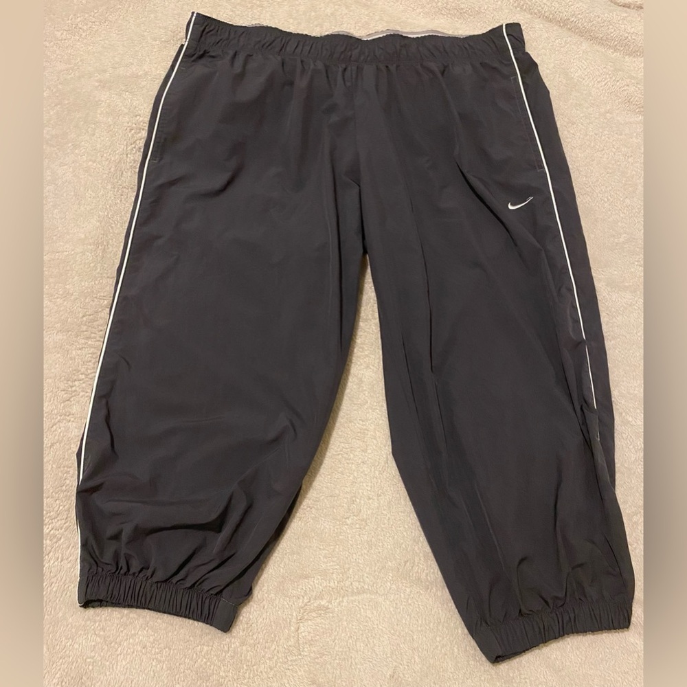 Nike The Athletic Dept Womens Size L Gray Athletic Capri Pants
